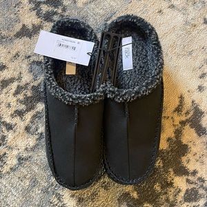 New men’s black slippers, size 11-12